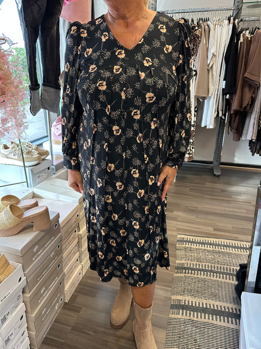 Liukaspintainen mekko Lucy