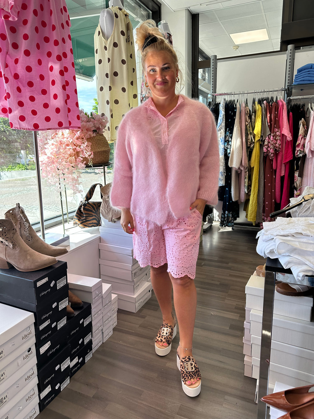 Brodeeratut puuvillashortsit pinkki