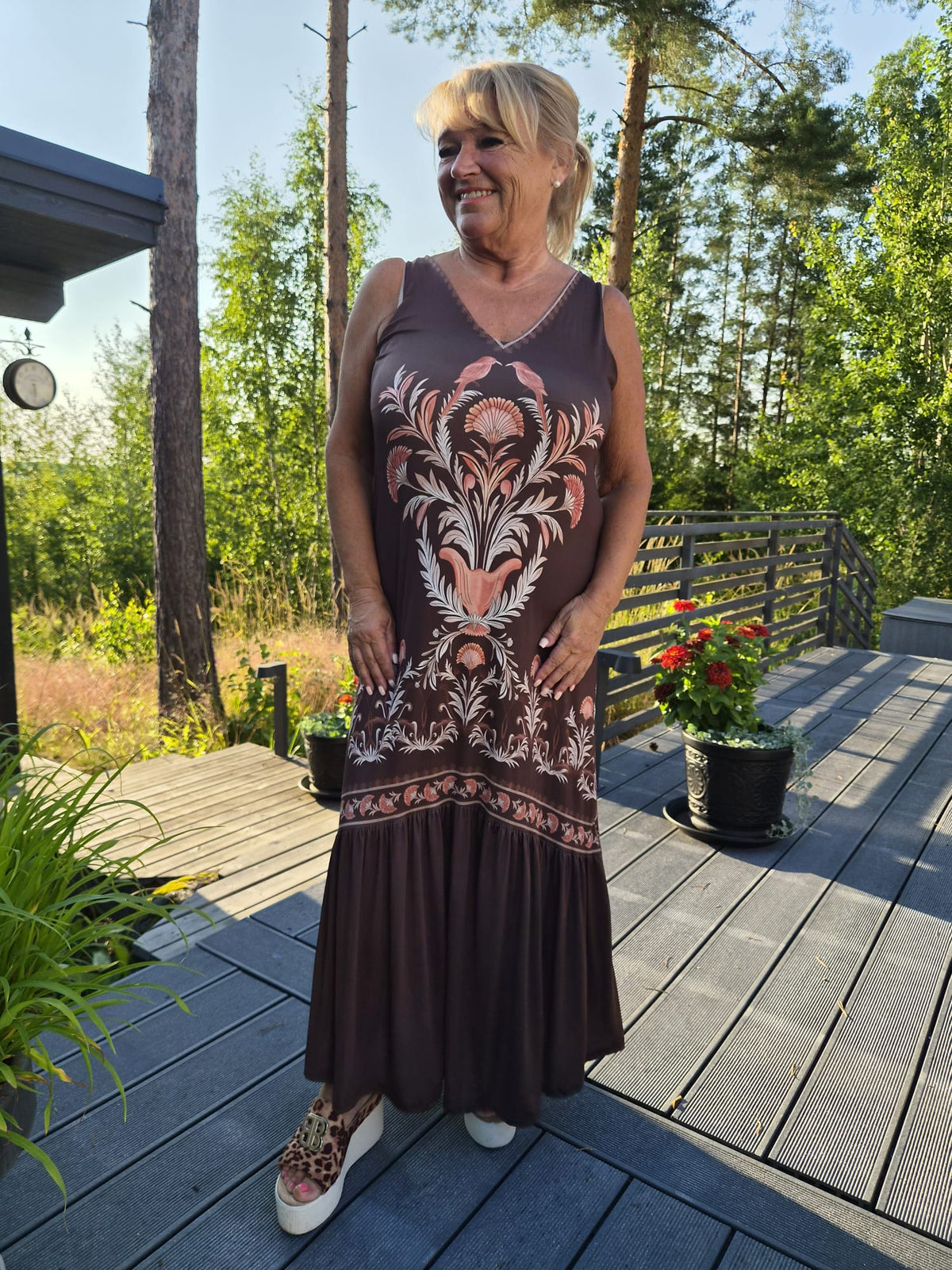 Kuviollinen pitkä mekko ruskea