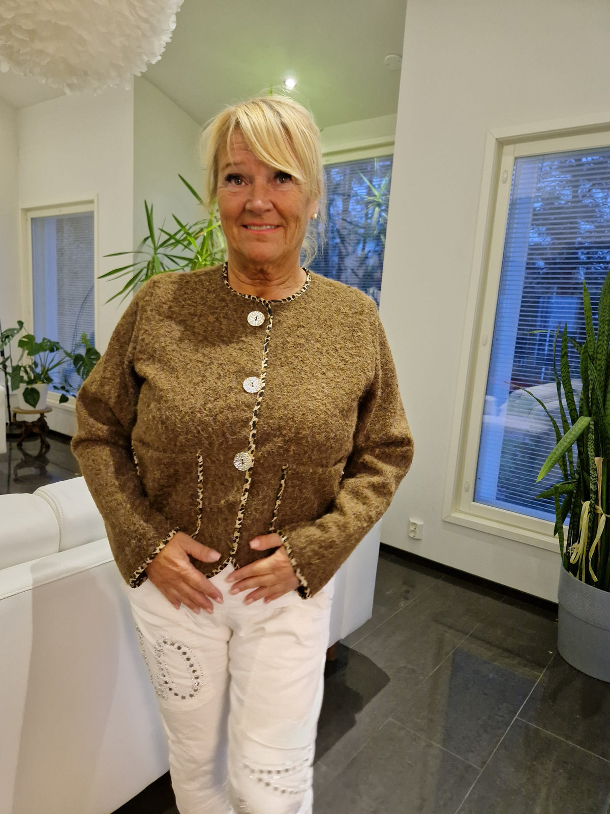 Siro neulosjakku ruskea