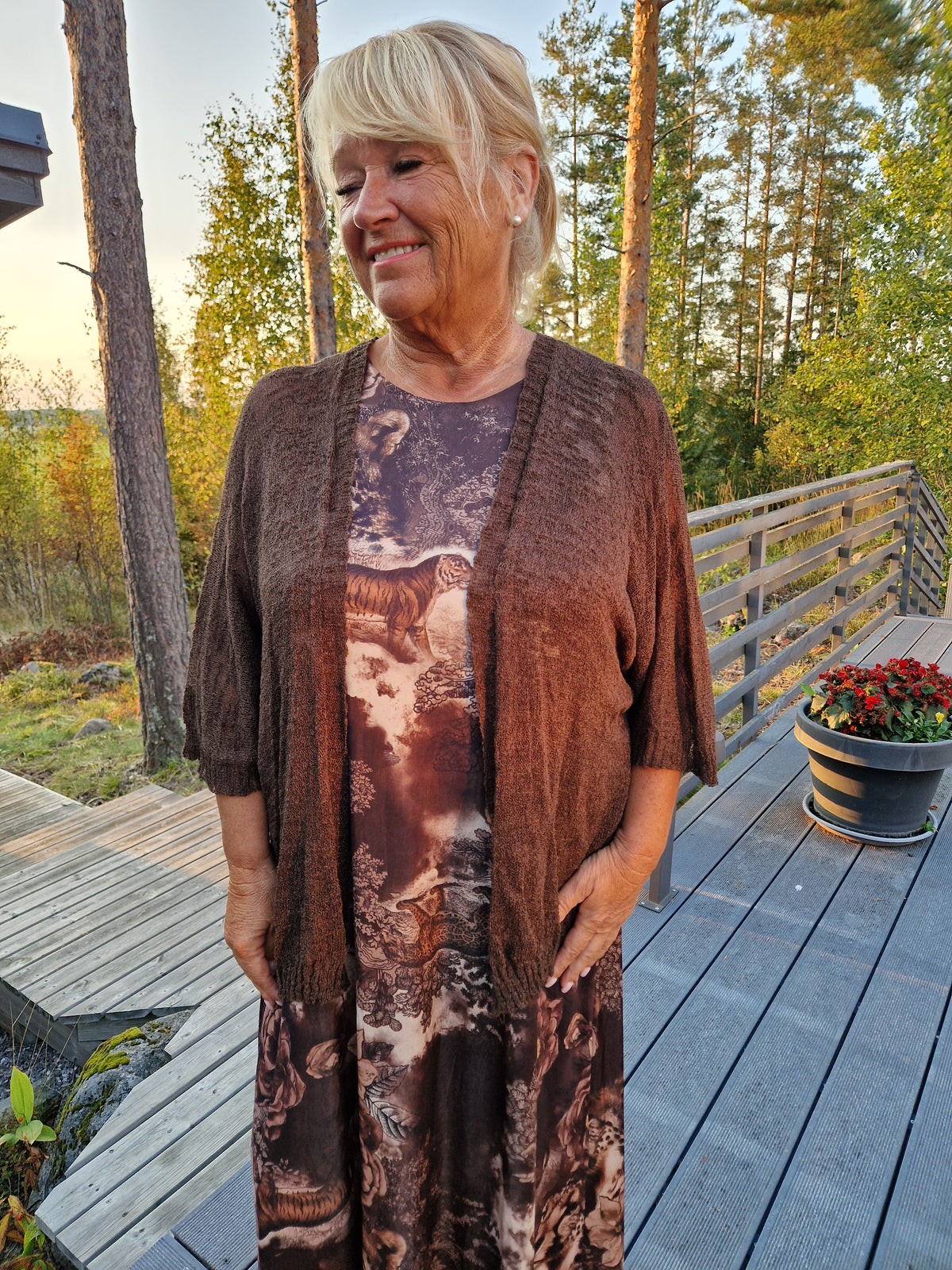 Hihaton mekko ruskea