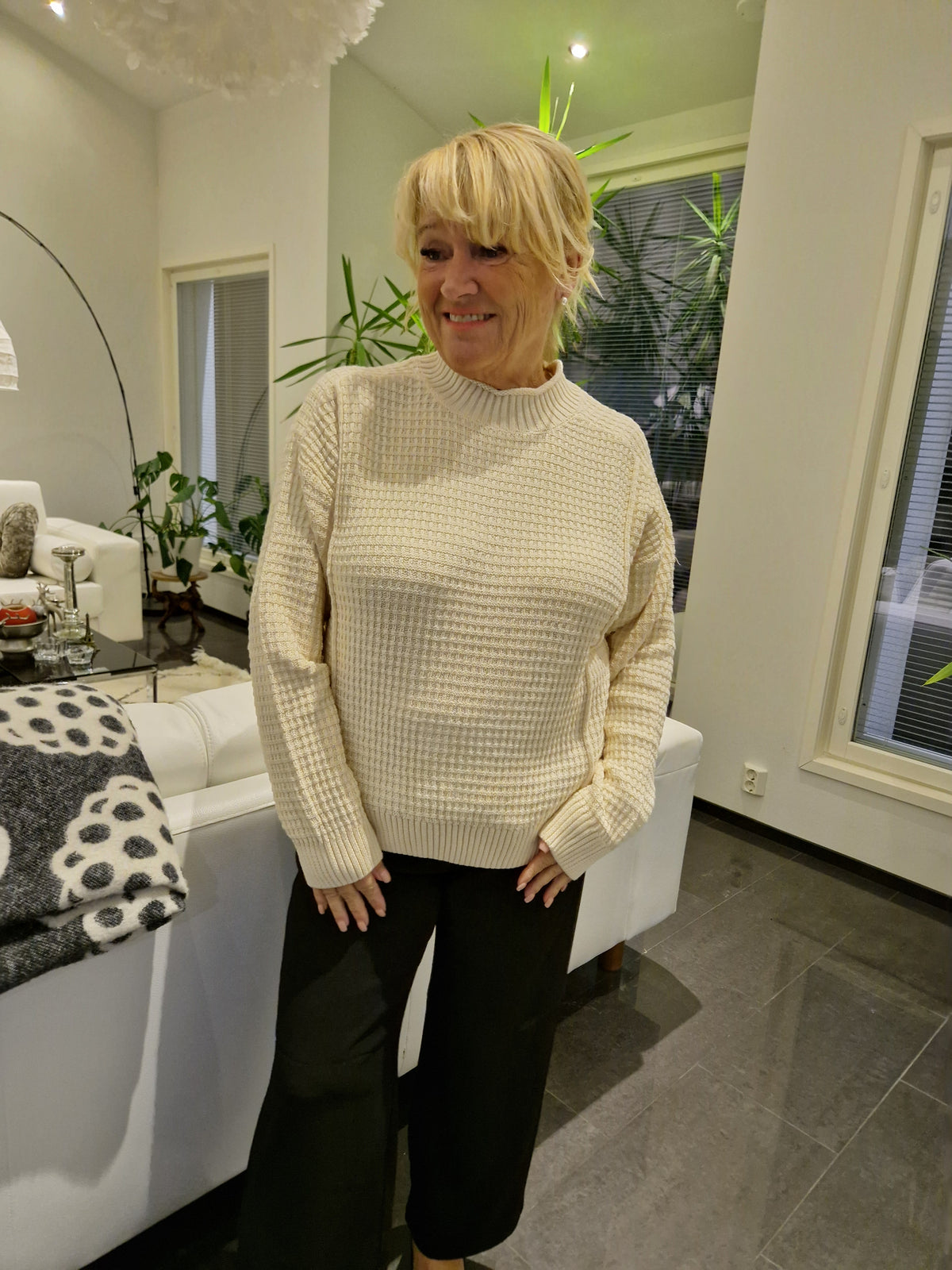 Puuvillaneule kilpparikauluksella luonnonvalkoinen