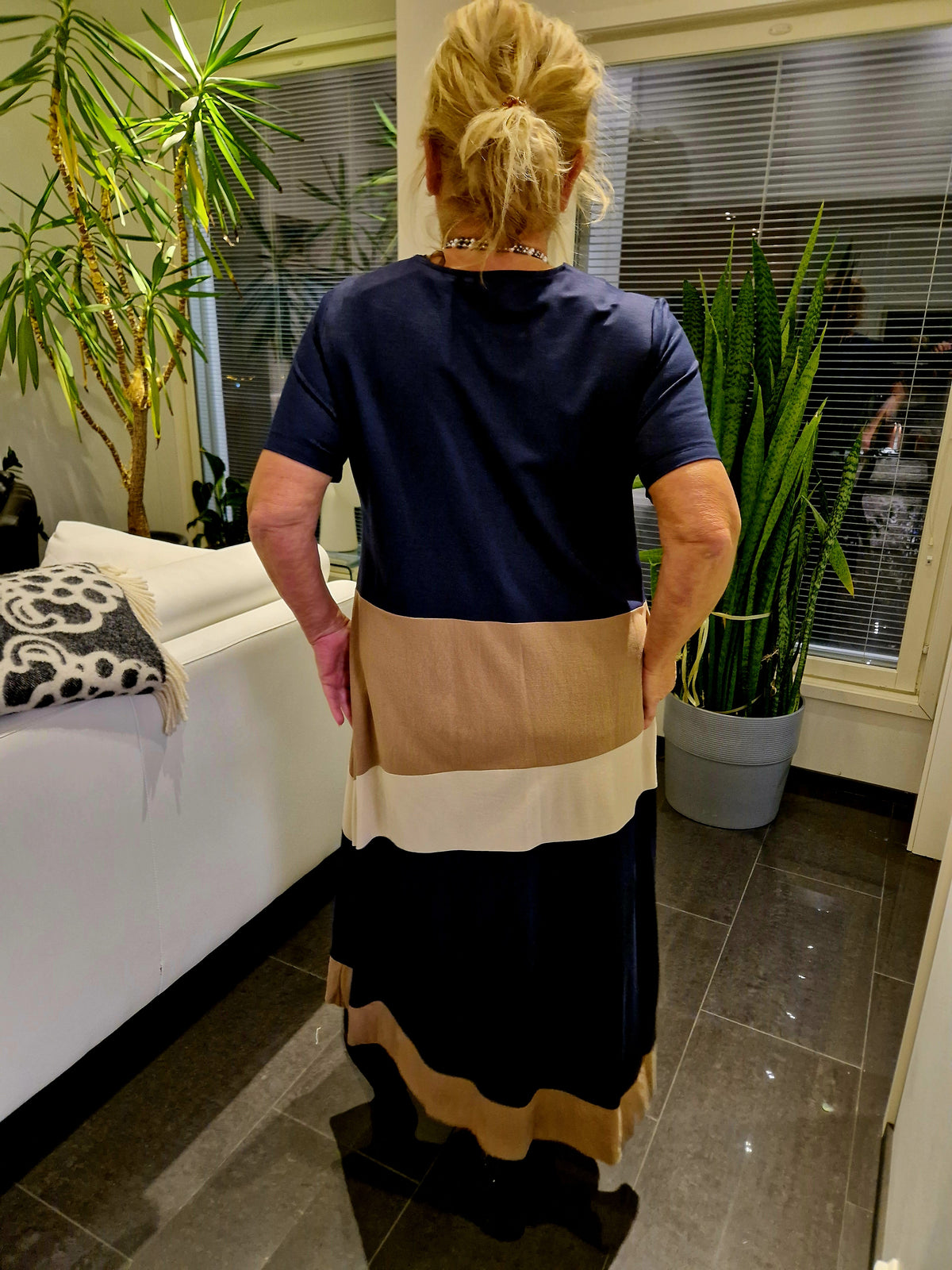 A-linjainen mekko navy/beessi