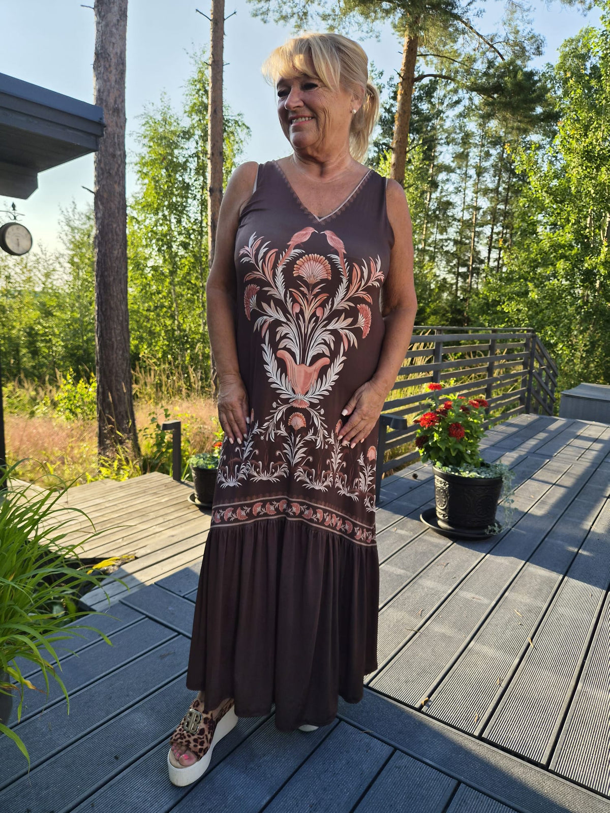 Kuviollinen pitkä mekko ruskea