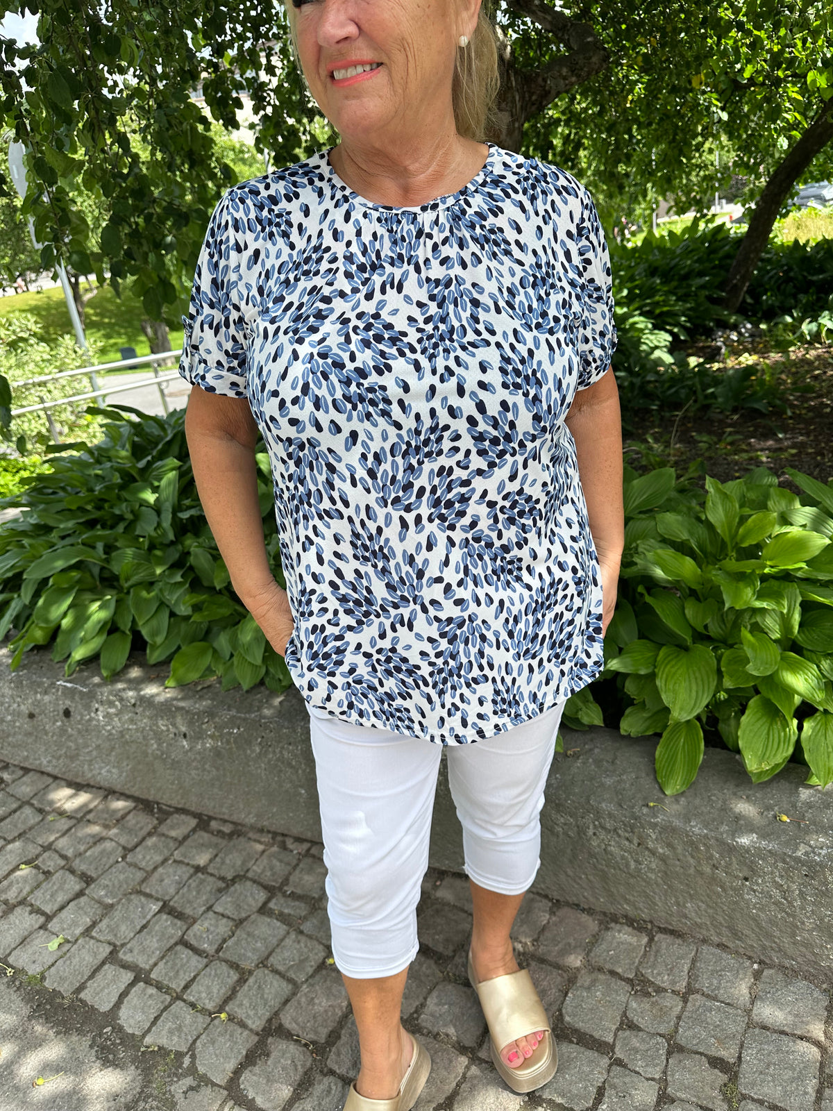 Plussize kuviollinen pusero (sininen ja beessi)