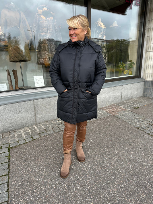 Midimittainen toppatakki musta