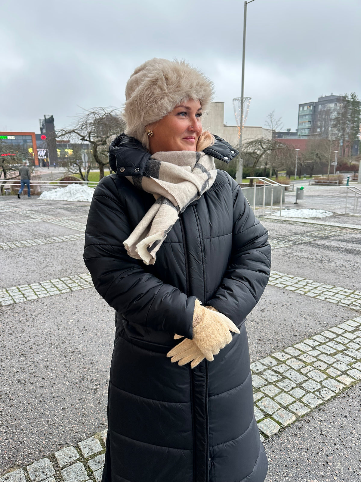 Bouclee sormikkaat ecru