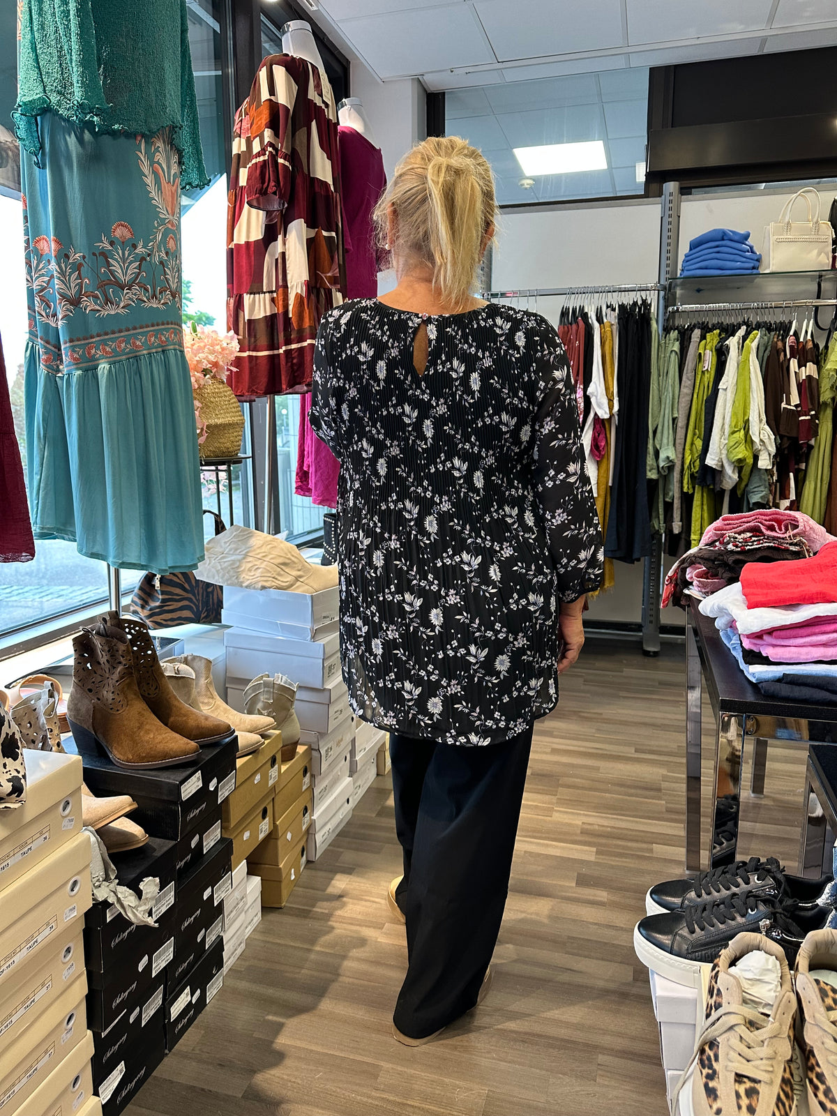 Pliseerattu pusero Kaaren