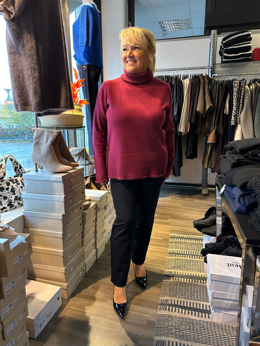 Kapealahkeiset siistit housut