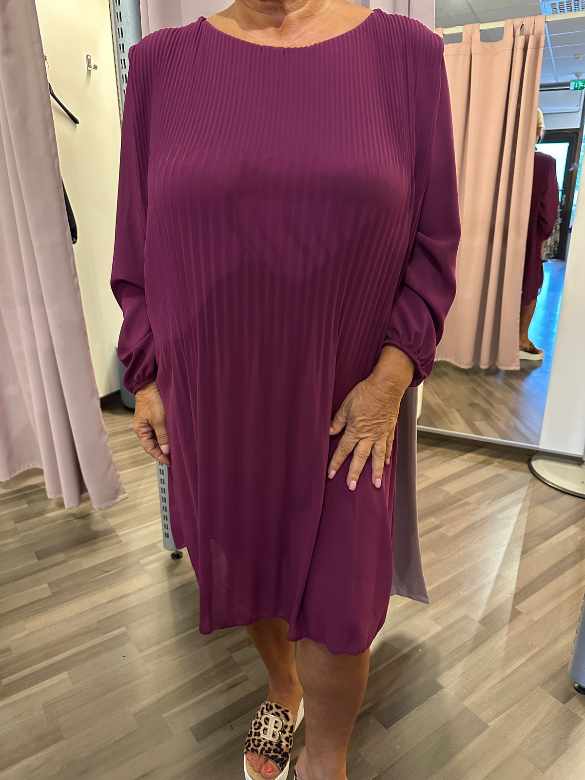 Plussize pliseerattu sifonkitunika/mekko liila