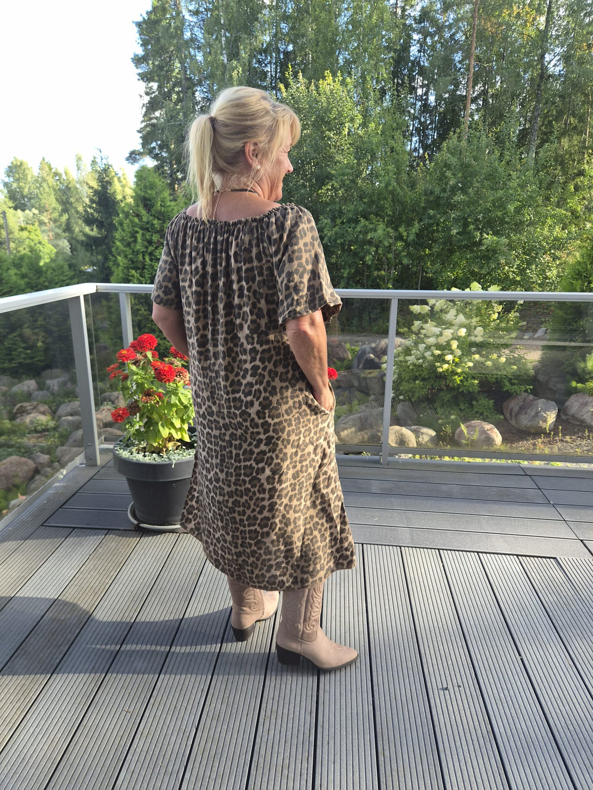 Viskoosimekko Sarai Leo