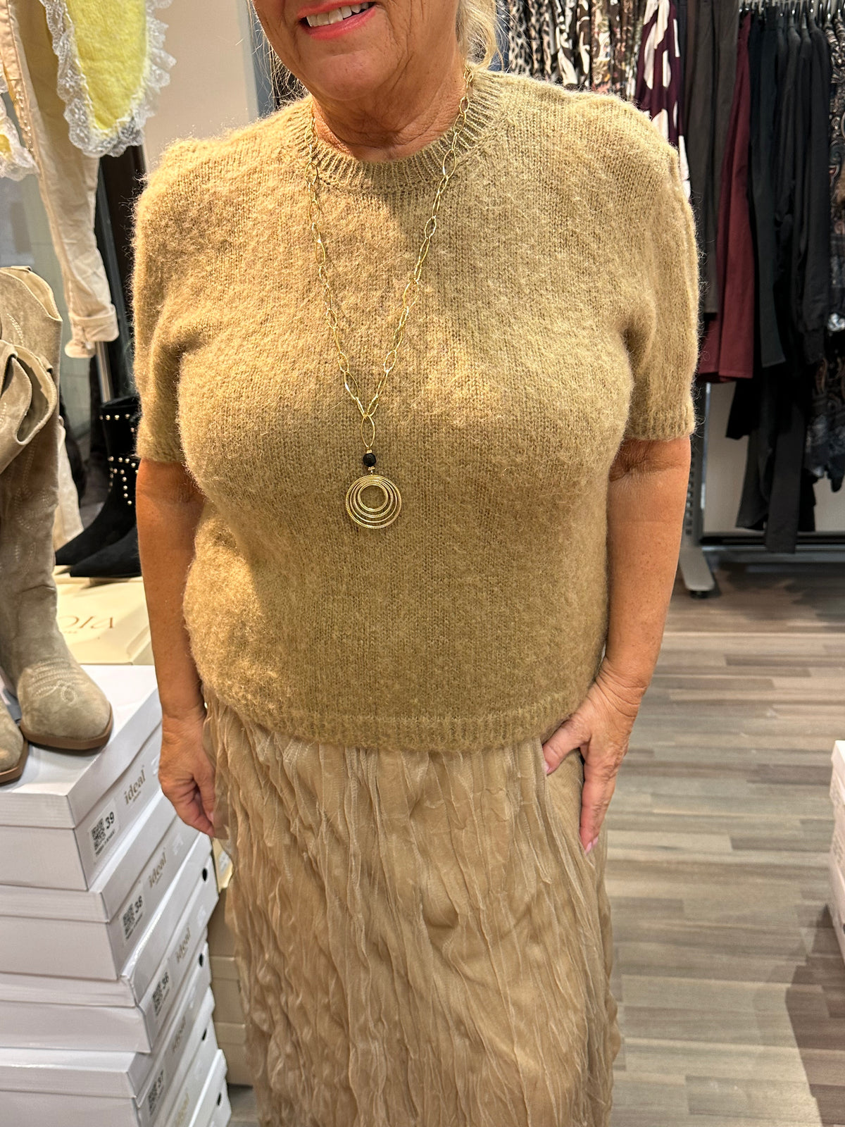 Kid mohair neule lyhyillä hihoilla kameli