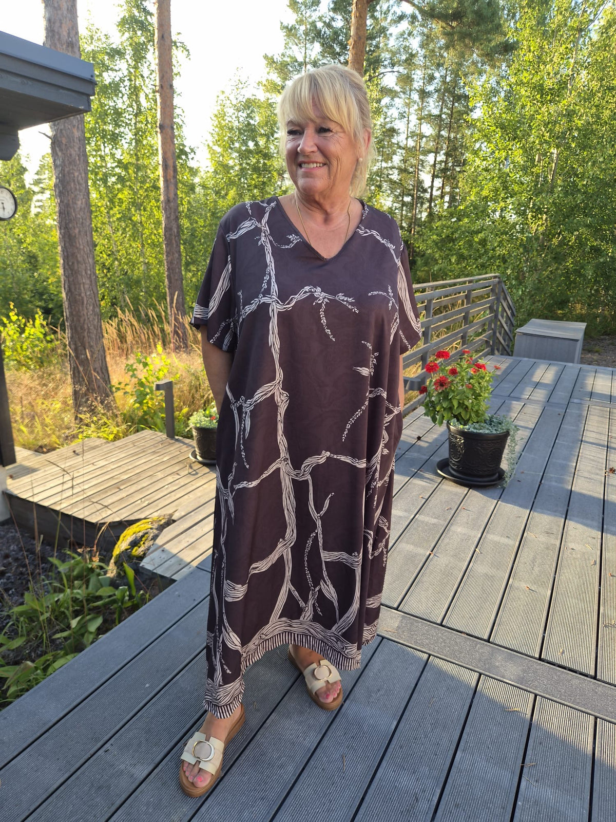 Plussize kuviollinen mekko (4 väriä)
