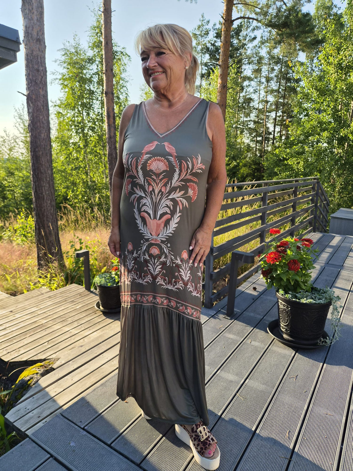 Kuviollinen pitkä mekko khaki