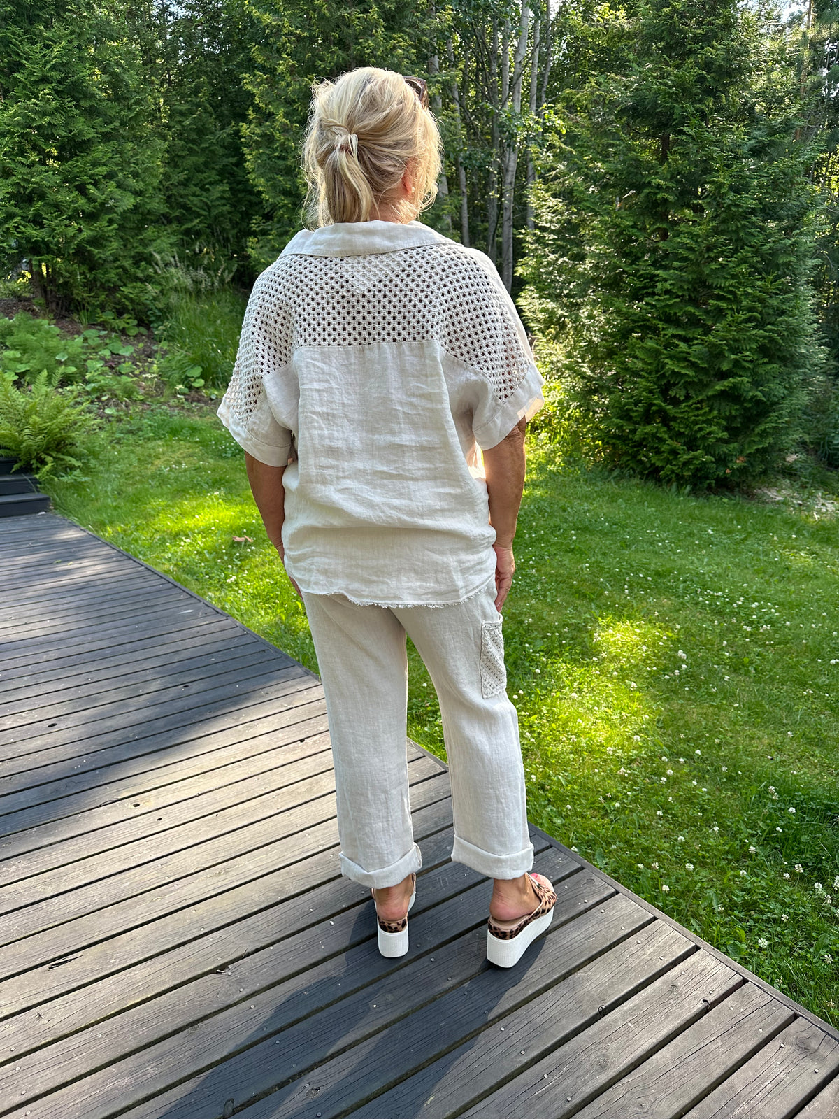 Suoralahkeiset pellavahousut