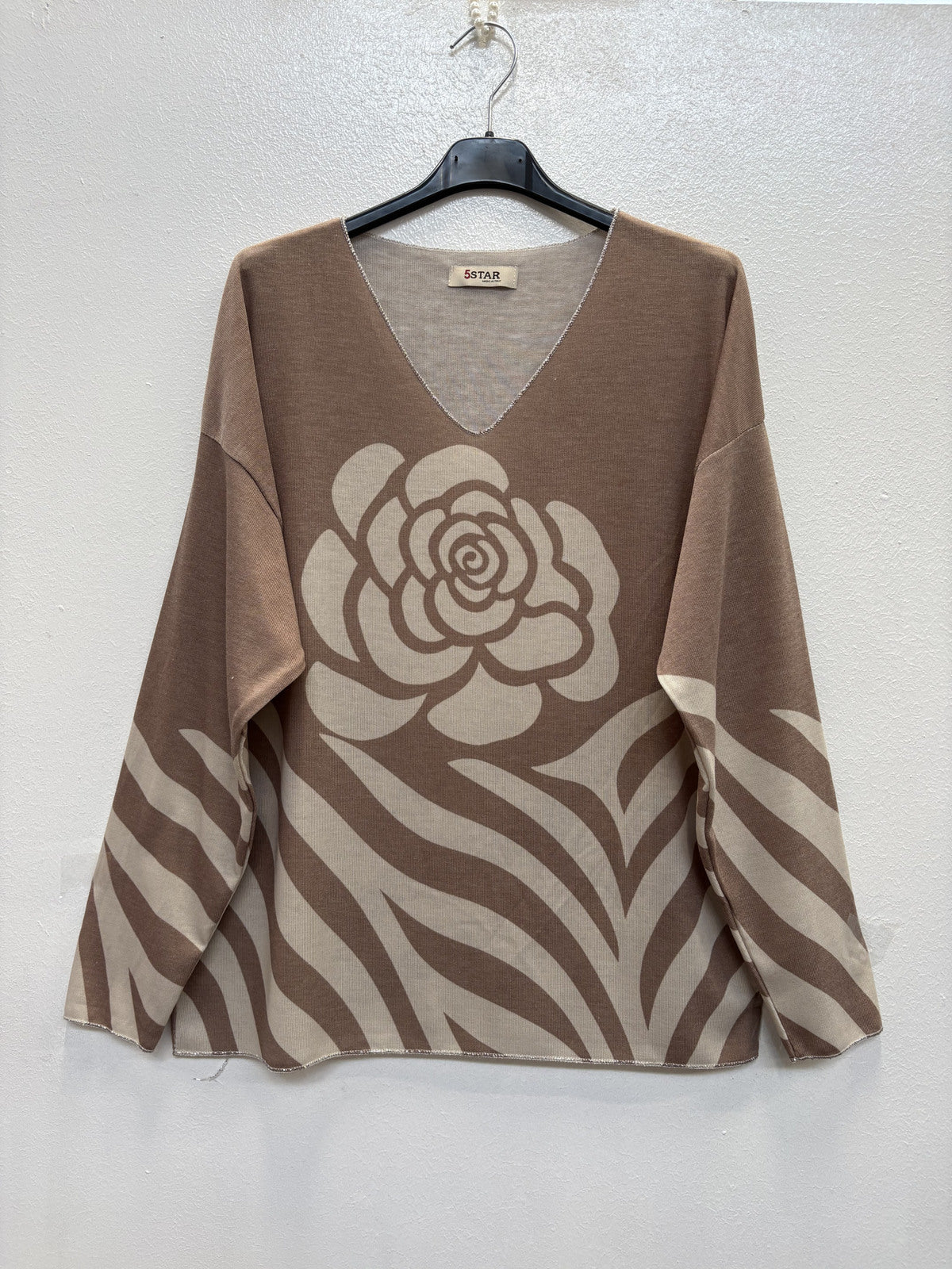 Kevyt kukkaneule beige ja taupe