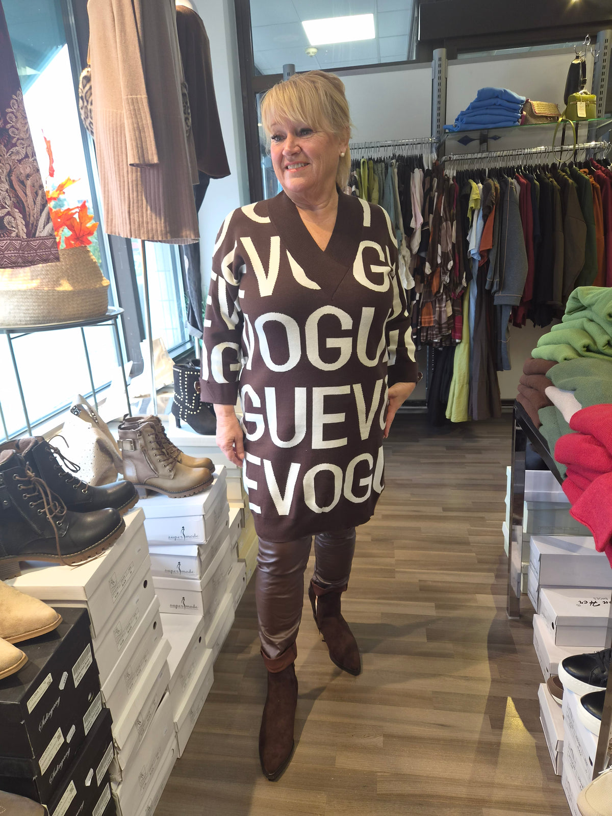 VOGUE neuletunika  (4 väriä)