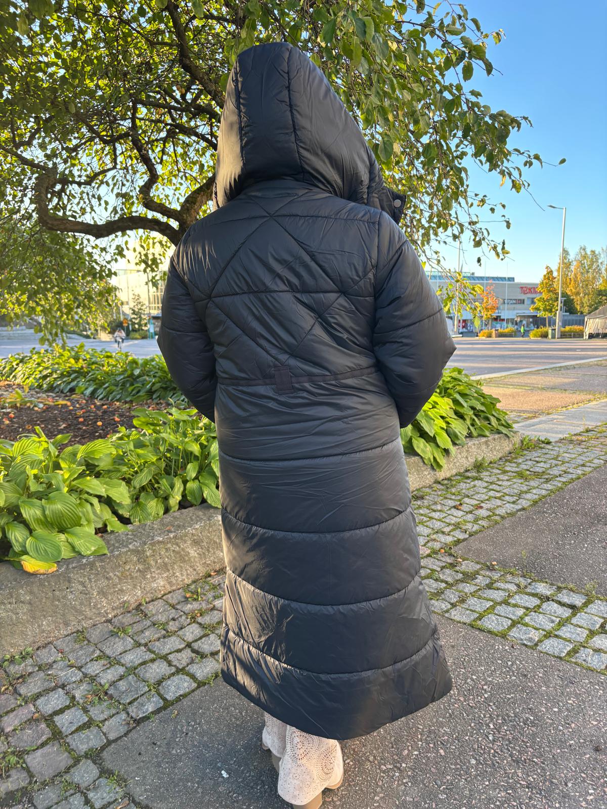 Pitkä toppis musta