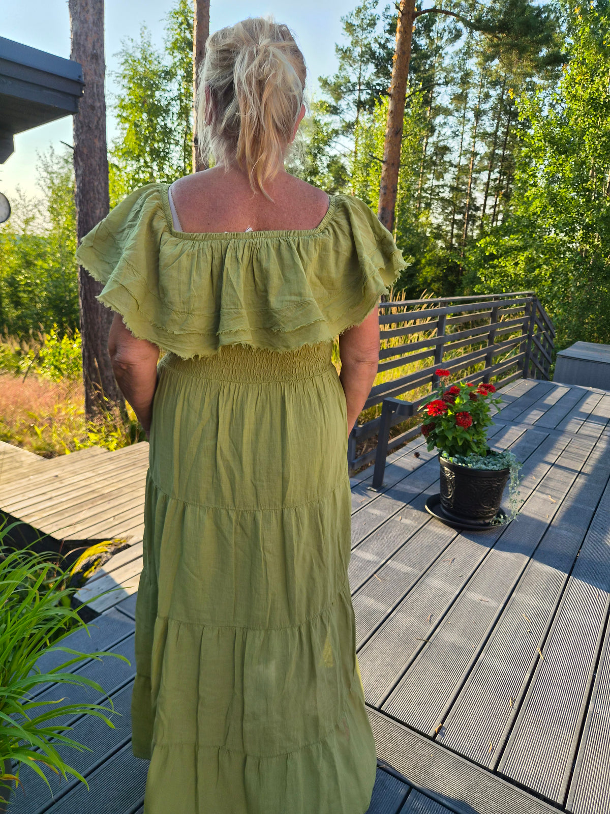 Puuvillamekko röyhelökaulus  kiiwi