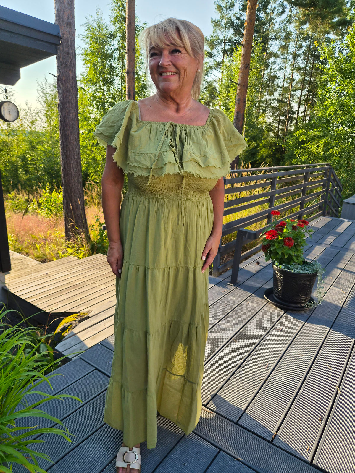 Puuvillamekko röyhelökaulus  kiiwi