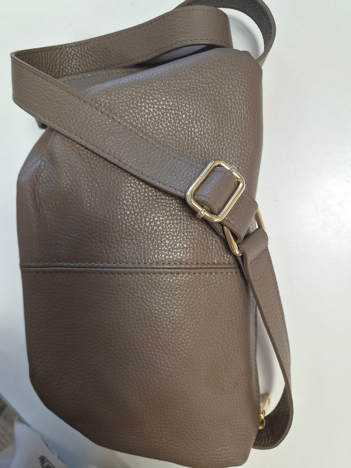 Nahkainen crossbody (5 väriä)