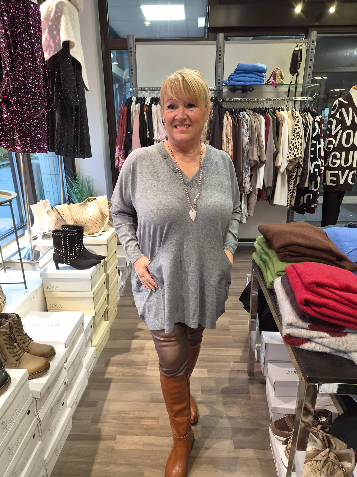 PLUSSIZE  neule  5 väriä