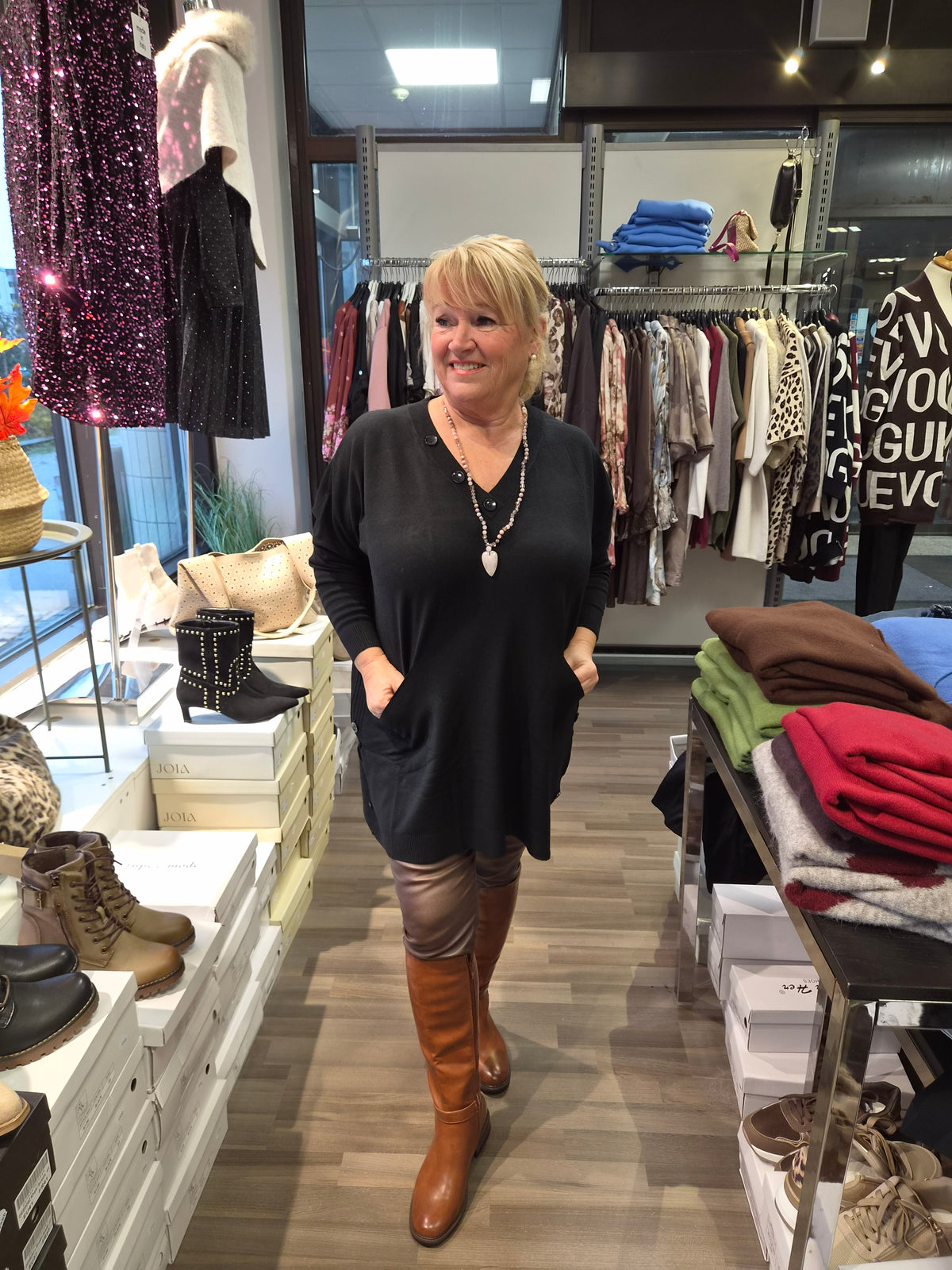 PLUSSIZE  neule  5 väriä