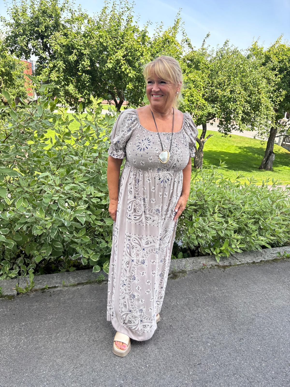 Smokkirypytys mekko  beige