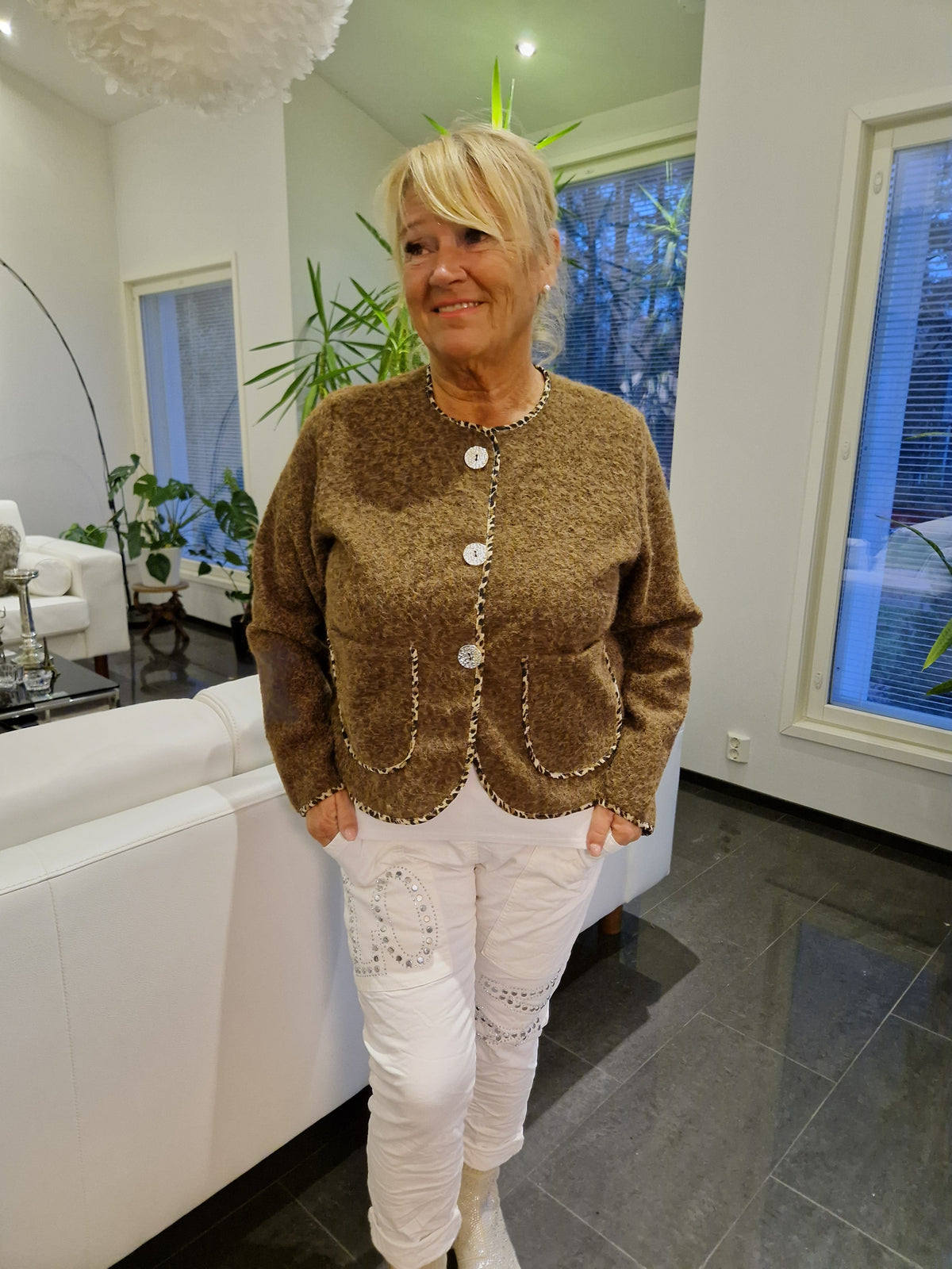 Siro neulosjakku ruskea